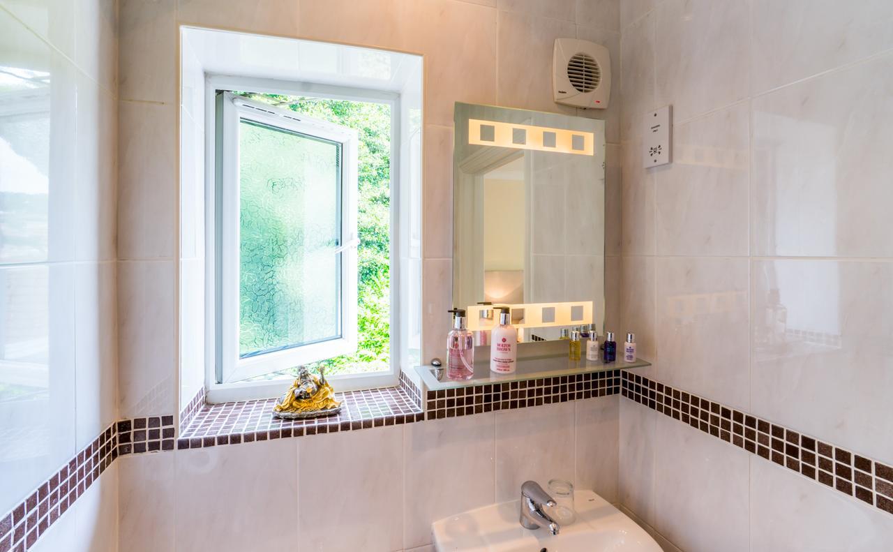 ליים ריג'יס Westwood Guest House מראה חיצוני תמונה